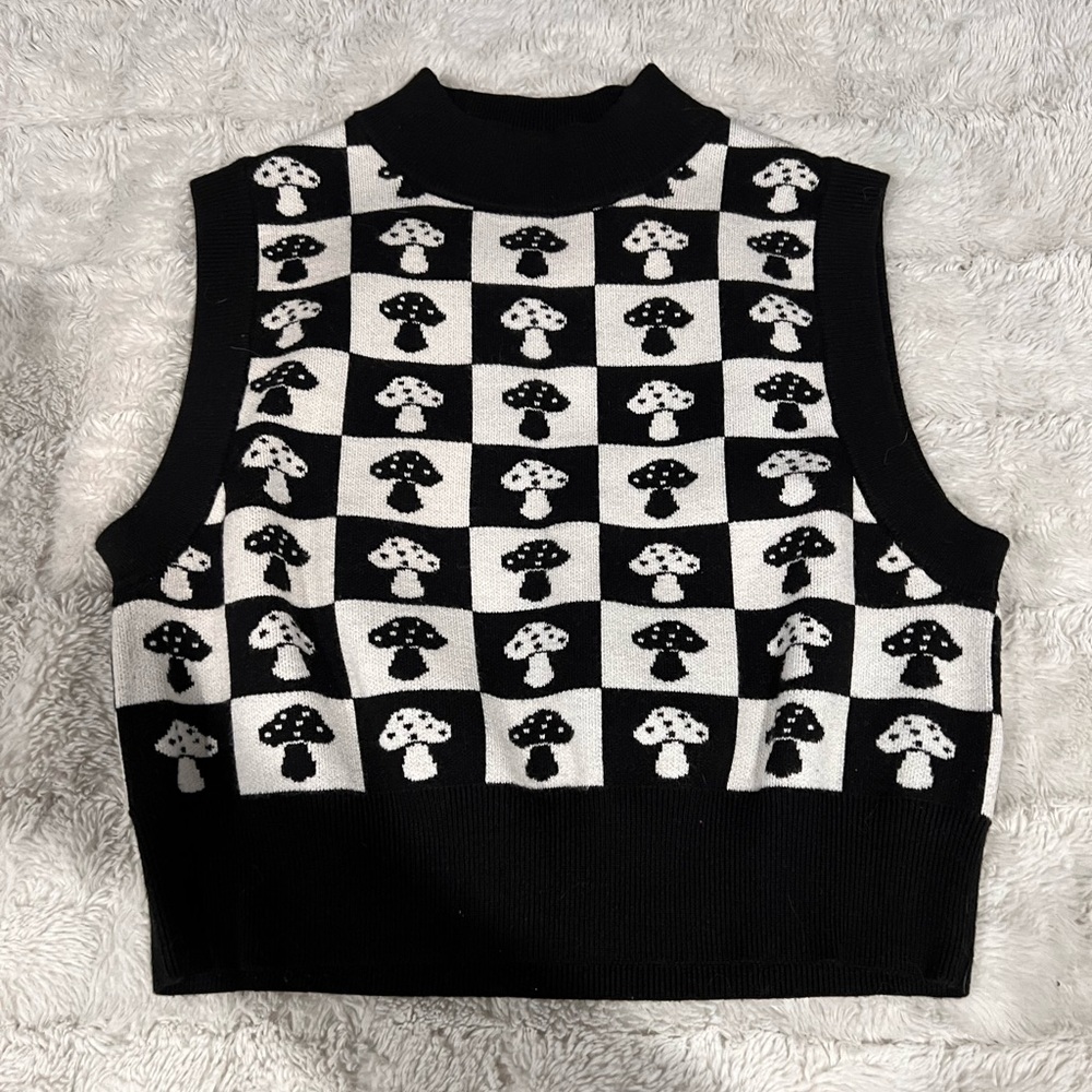 Black and White Vest with Mushrooms Forever 21